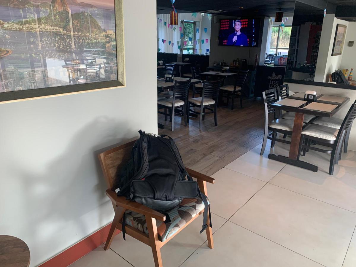 Lindo Flat Na Barra Da Tijuca Com Vista Para O Mar — Fotos 1